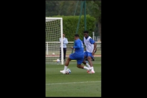 法国队晒训练视频，姆巴佩抢断推进踩单车晃过琼阿梅尼低射破门